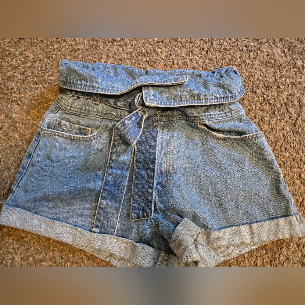 ****Paperback Shorts - Picture 2 of 5
